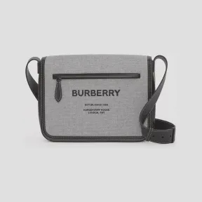 博百利/Burberry 小号 Horseferry 印花棉质帆布信使包 (黑色) - 男士 80420361