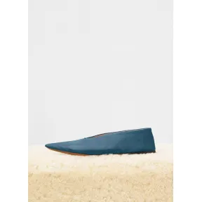 思琳/Celine  Soft汽油蓝Nappa小羊皮手工车缝V口平底便鞋 320123LSVC.07PO