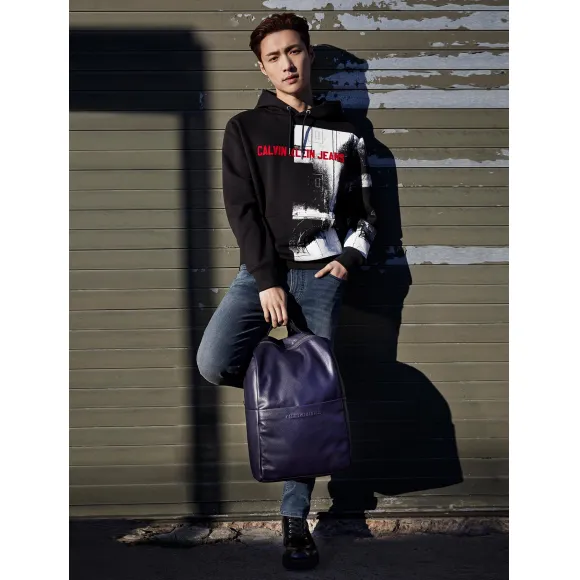 卡尔文·克莱恩/Calvin Klein 张艺兴同款男士Logo压印简约单肩斜挎背提包 HH1967Q4200-配件系列