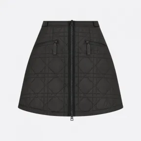 迪奥/Dior 喇叭形迷你裙 黑色绗缝塔夫绸科技面料超大藤格纹 317J31A2827_X9000_T34