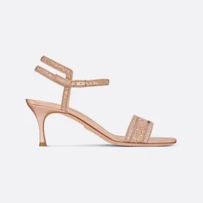 迪奥/Dior  佩戴着蝴蝶结装点的 Dway 拖   木屐 配以厚底。 KCQ706LCS-S70K