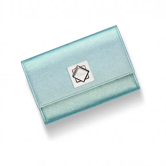 迪奥/Dior “turn me dior”天蓝色渐变金属光泽粒面触感小牛皮三角形衬料卡套 S0900PVNW_M74K