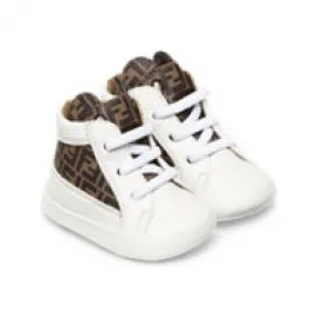 芬迪/Fendi 婴儿鞋履 - 白色纳帕皮婴儿鞋，饰有烟草色Logo FF BUR096AGCCF1HH6