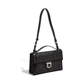 菲拉格慕/Salvatore Ferragamo 人字形花纹铆钉Gancio锁扣单肩包 21G606_673157