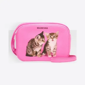 巴黎世家/Balenciaga 霓虹粉 猫咪印花Everyday加小号摄影包 45454767ej