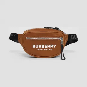 博百利/Burberry 男士 小号徽标印花 Cannon 腰包 (深驼色)  80145201