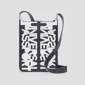 博百利/Burberry Olympia – 迷你标语印花皮革埃伦匹亚斜背托特包 (黑色) 80518331