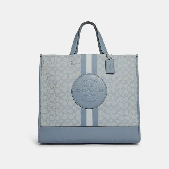 蔻驰/Coach Dempsey 40 号手提袋，带条纹和 Coach 贴片标志性提花 C8418-SVTUZ