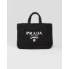 普拉达/Prada 酒椰纤维提手\n正面刺绣刻字徽标，侧面涂珐琅金属三角形徽标\n内部无衬里 1BG392-2A2T-F0002