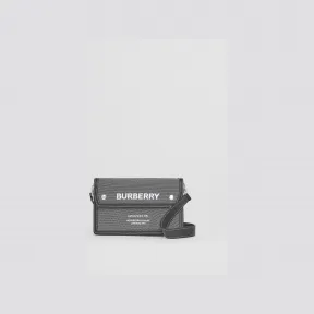 博百利/Burberry Horseferry 印花帆布拼皮革斜背包 (黑色 / 灰色) 80508441